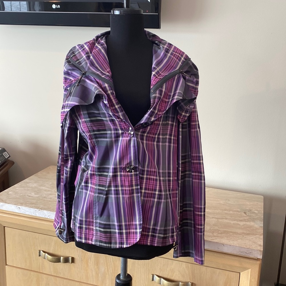 New lightweight polyester jacket never worn
